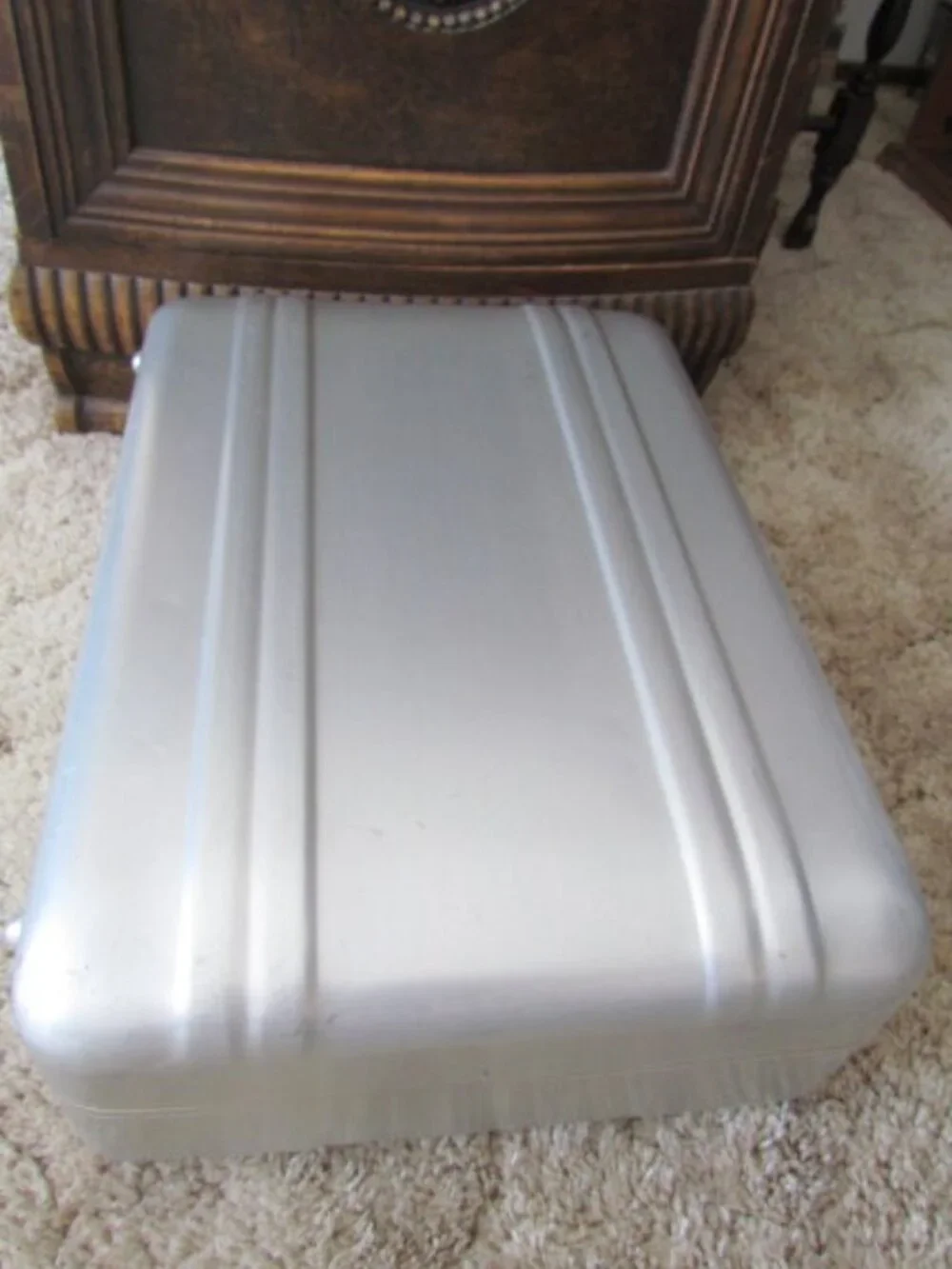 HALLIBURTON ALUMINUM BRIEFCASE, HARD METAL SUITCASE w CLICK SHUT CLOSURES